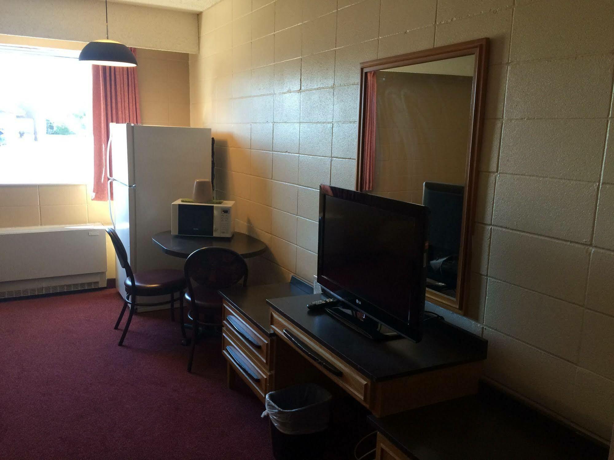 Midtown Motor Inn Bonnyville Екстериор снимка