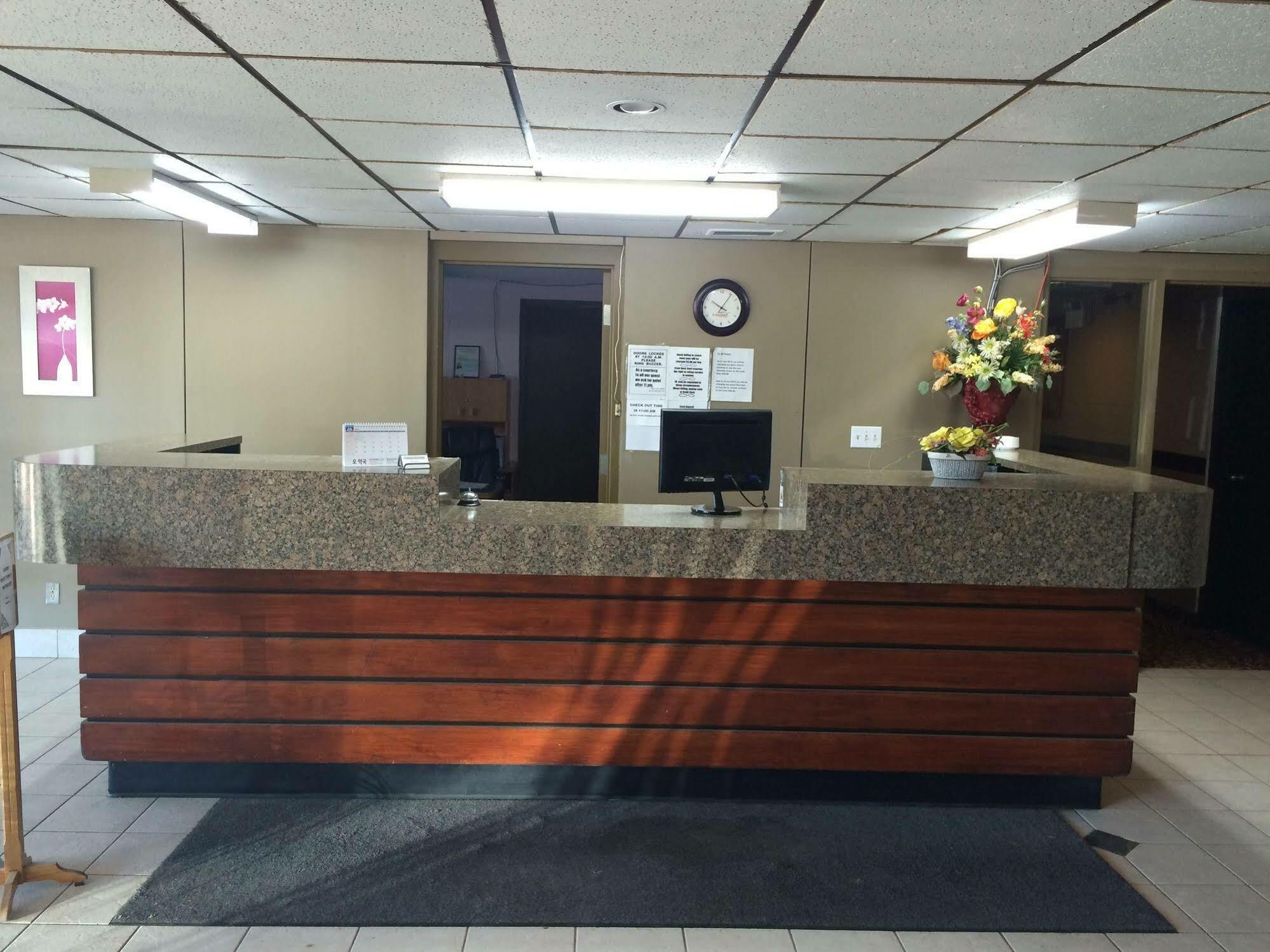 Midtown Motor Inn Bonnyville Екстериор снимка