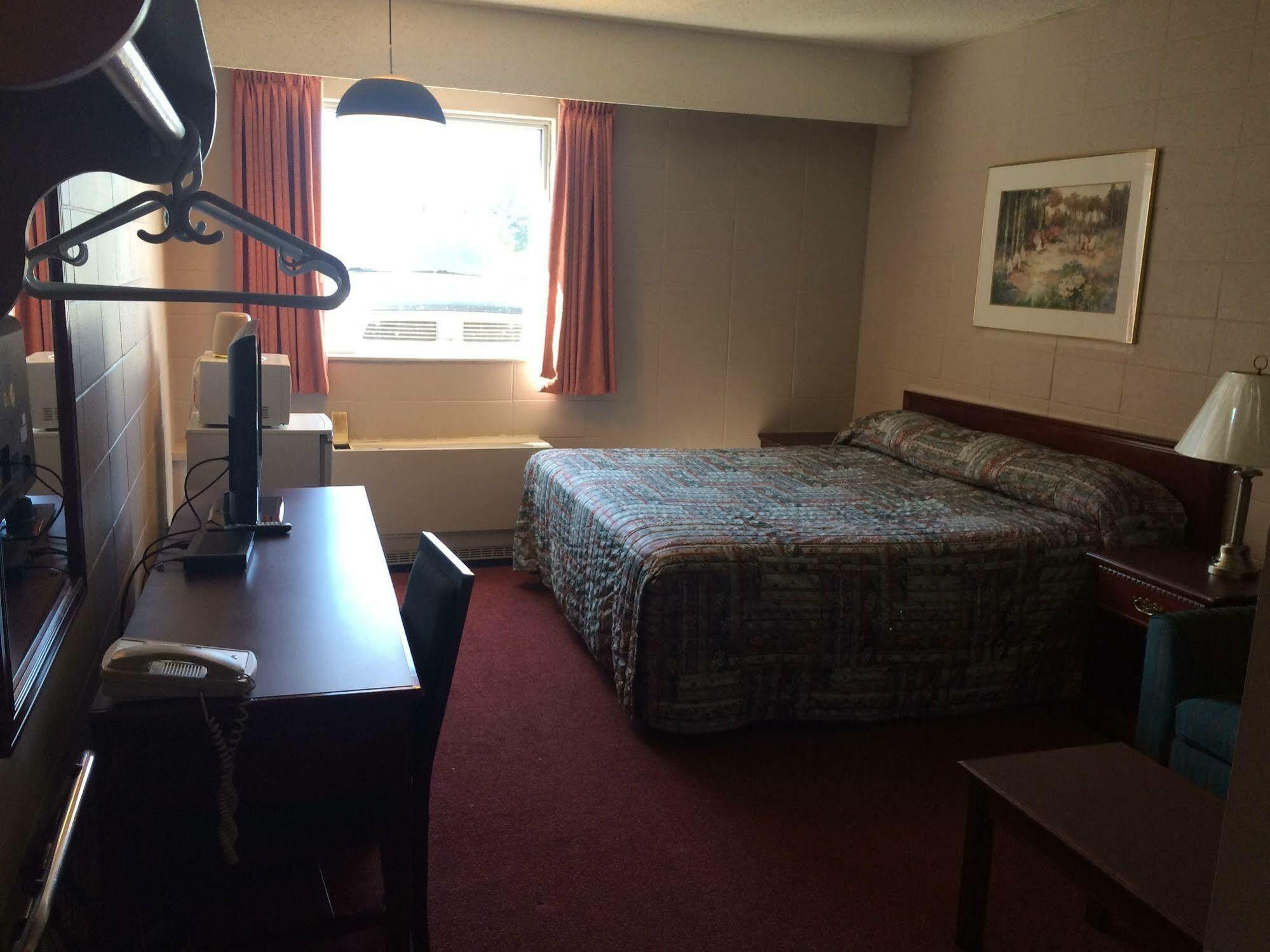 Midtown Motor Inn Bonnyville Екстериор снимка