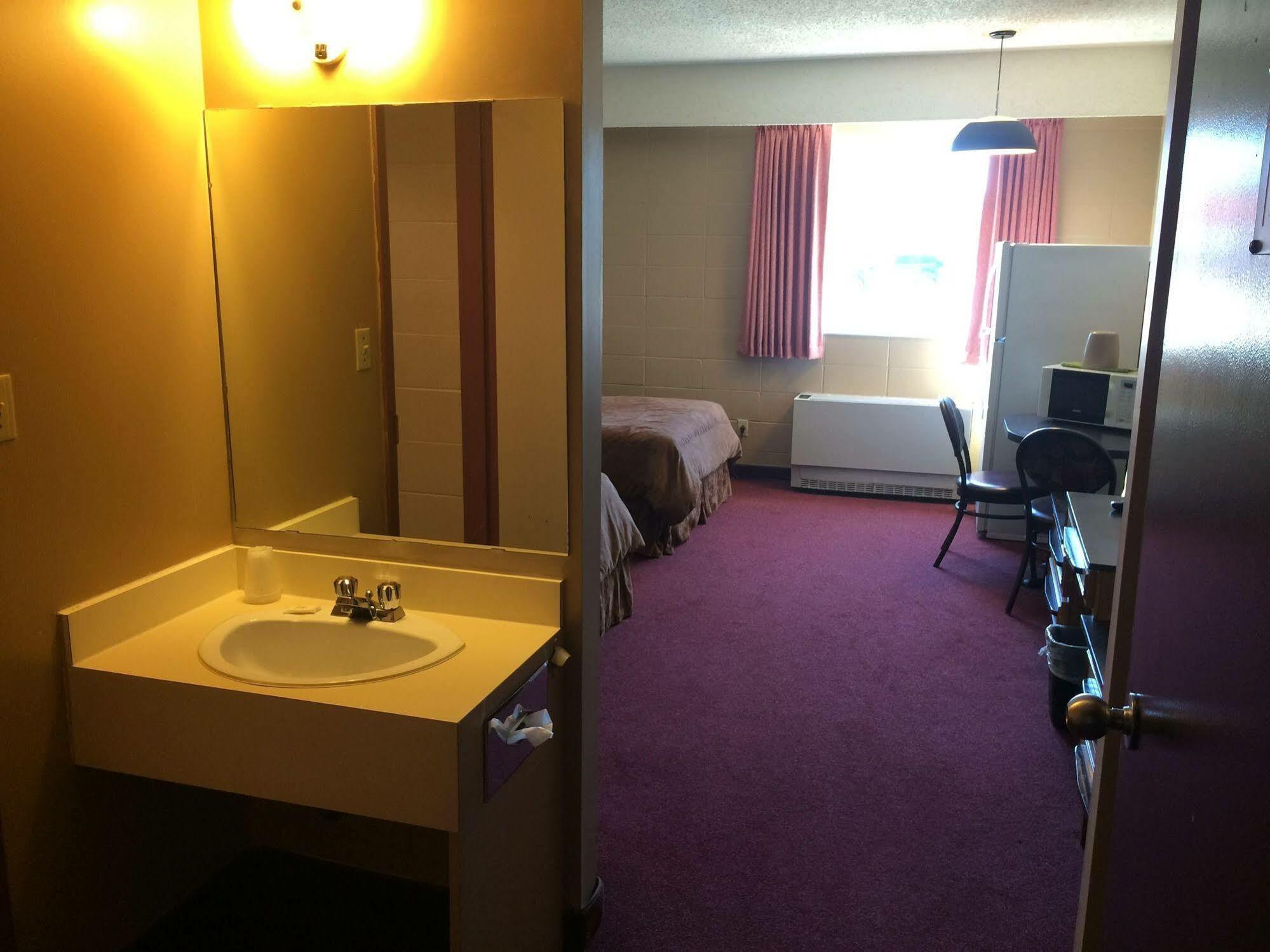Midtown Motor Inn Bonnyville Екстериор снимка