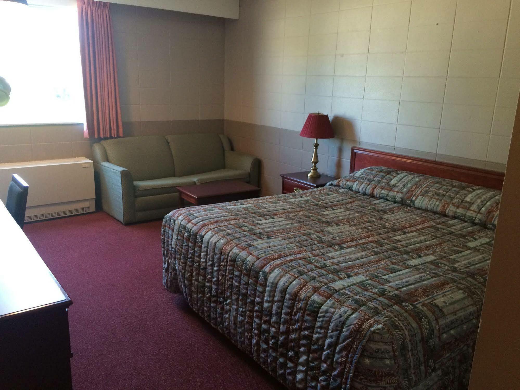 Midtown Motor Inn Bonnyville Екстериор снимка