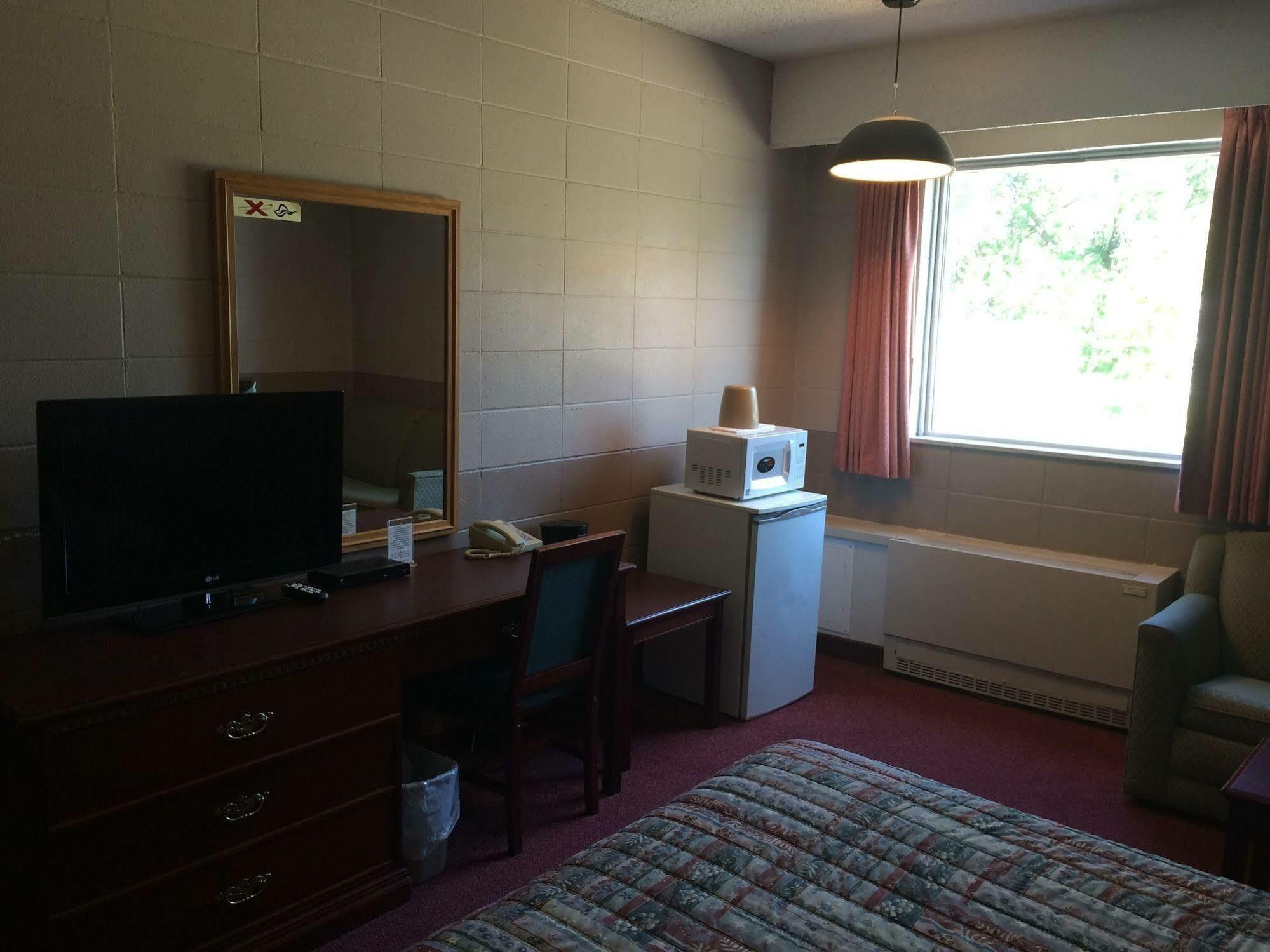 Midtown Motor Inn Bonnyville Екстериор снимка
